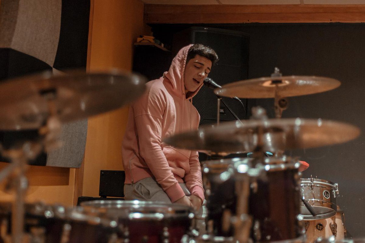 EMIL_LACAUSA's tweet photo. Ensayando para lo nuevo 
#ELBRILLO #Music #emiliojaime #madeinperú #perúvenezuela https://t.co/WsewVhrTde