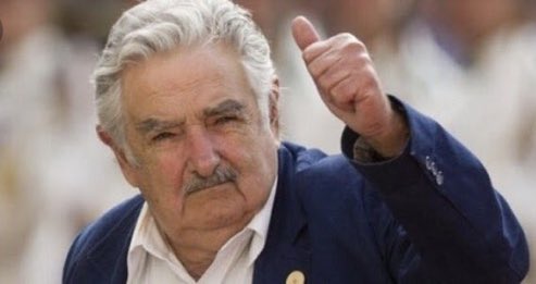 "Ben fakir değil; tutumlu bir insanım. Asıl fakirler sürekli hayattan talepleri olan ve elde ettikleriyle yetinmeyenlerdir. Ben hafif bir bavulla dolaşıyorum. Bu bana istediğim hayat için yeterli zamanı veriyor. Asıl özgürlük yaşamak için kazandığın zamandır"
Jose Mujica
Uruguay