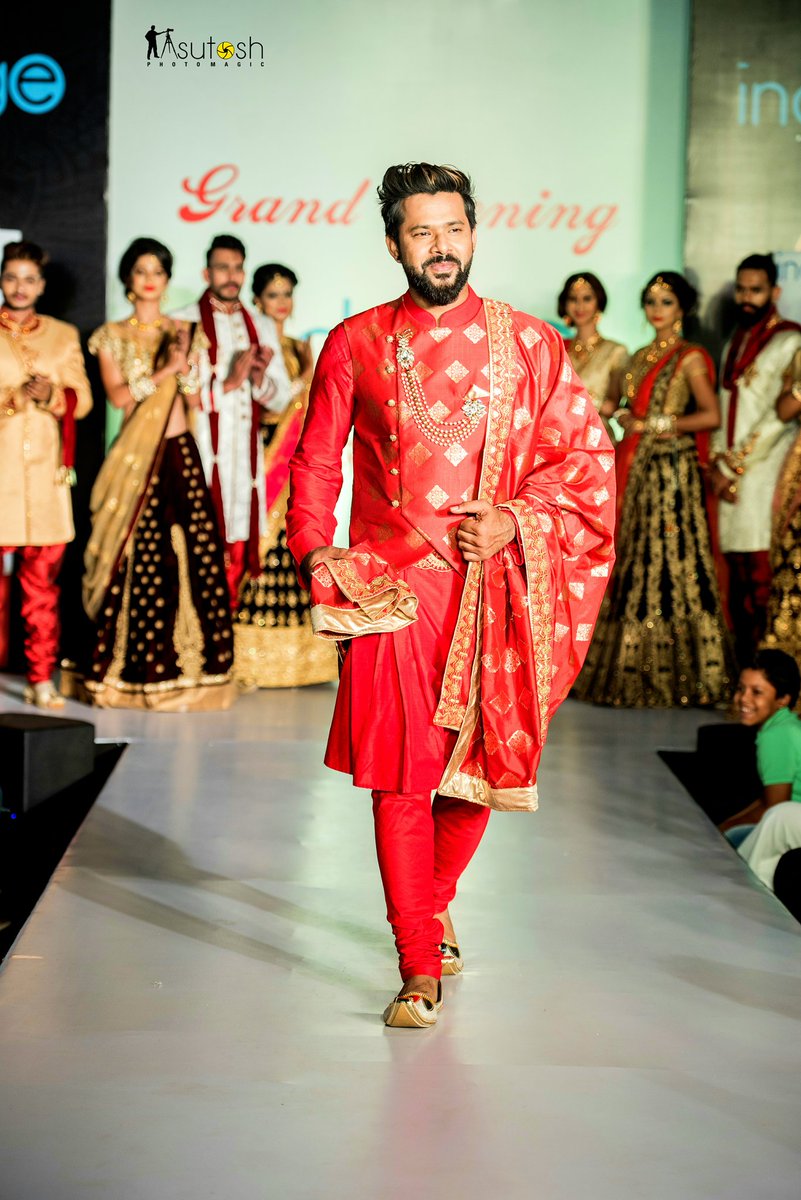 Jeetjagjit3's tweet photo. #indulgethesalon #grandopening #fashionshow #traditional
@fashion @FashionShowLV 
Designer - Jeet Jagjeet
Designing Brand - Jeet's_signature
Show stopper - Sabyasachi mishra
Show organised by - Sukirti Patnaik
Behind the lens- Asutosh Photo Magic https://t.co/Lp7JupGKB0