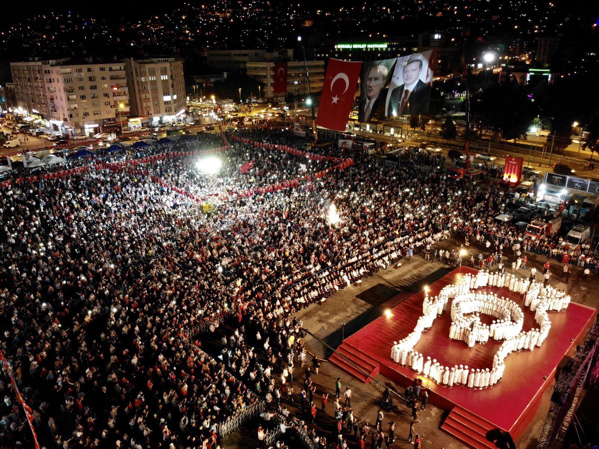 Binlerce vatandaşımız, #Kocaeli Milli İrade Meydanı’nda. 

#81MilyonTekYürek #MilletinZaferi