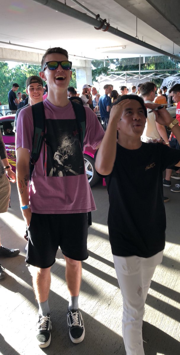DuChainzz's tweet photo. @KuyaCalvin got pissed at jake for not taking a damn good picture. https://t.co/XYKReMHk0v