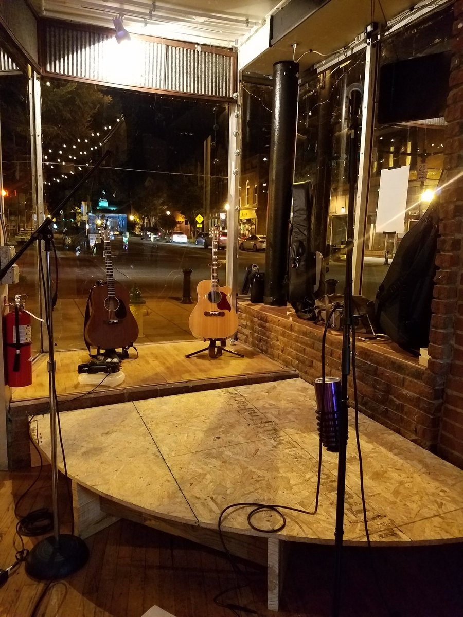 MasonJustice444's tweet photo. Our stage at Filly's Game &amp; Grill in Gallatin, TN this past Friday.
Cool place!! https://t.co/whdjZZQsqx