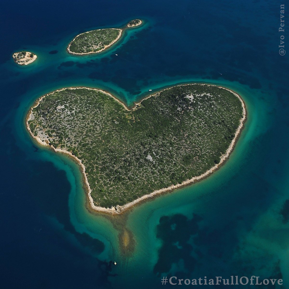 Croatia_hr's tweet photo. @an12frnc And #CroatiaLovesYou ♥️ https://t.co/bkwDI8G7gB
