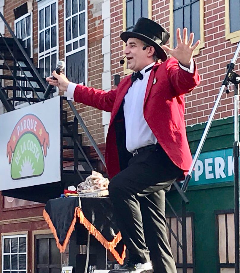 MAGOSINDIENTES's tweet photo. Terminando la Primera Función del Día en el @ParquedelaCosta !!!! Se viene la Segunda.... #VacacionesDeInvierno #Show #MagiaYhumor a pura diversión https://t.co/LfXCFIVkcE