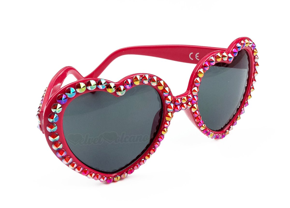 VelvetVolcano's tweet photo. Our super sparkly jewels and sunnies really glisten in the summer sun 😃☀️. Check out our jewellery, accessories and sunglasses collections at https://t.co/dkrKkolSgk ❤️🧡💛💚💙💜 #handmadehour https://t.co/9jxMKYpQKv
