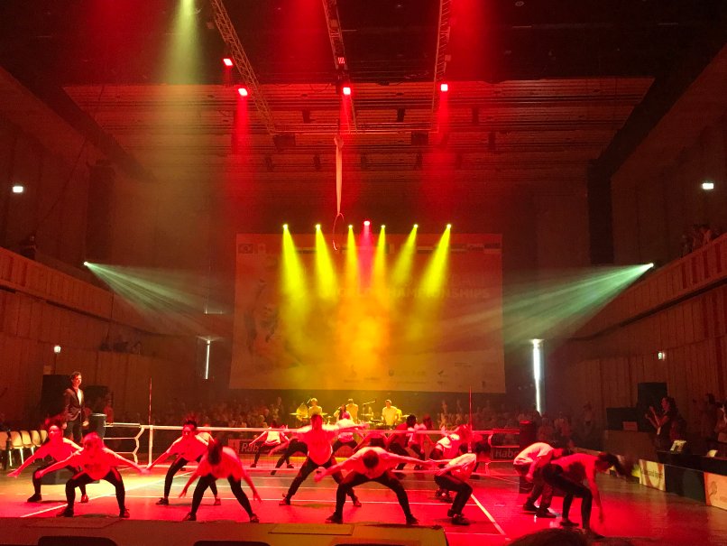 EventsIT's tweet image. Het WK zitvolleybal is spectaculair geopend in het Musis in Arnhem! Een 'normaal' theater omgetoverd tot een zitvolleybal arena. Mooi om dit evenement te voorzien van ticketing en accreditatie! #Volley2018