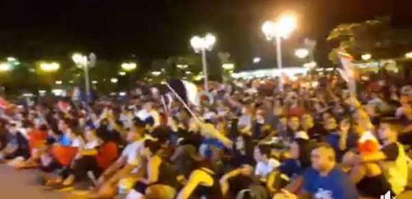 tahiti_infos's tweet image. Coupe du monde : la place Vaiete prête pour la finale PAPEETE, le 15 juillet 2018. Le coup d'envoi de la finale de la coupe du monde, qui oppose la France et la Croatie vient d'avoir lieu à 5 heures (heure de Tahiti). Des supporters de l'équipe de... tahiti-infos.com/Coupe-du-monde…