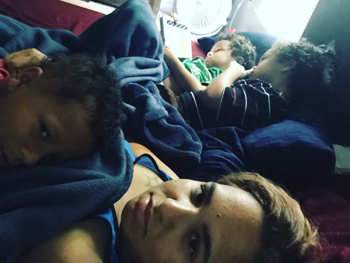 yari_cakes's tweet photo. Time for a king bed 😅 #noroom #boys #weneedtogetup https://t.co/SBYRYaE7Sb