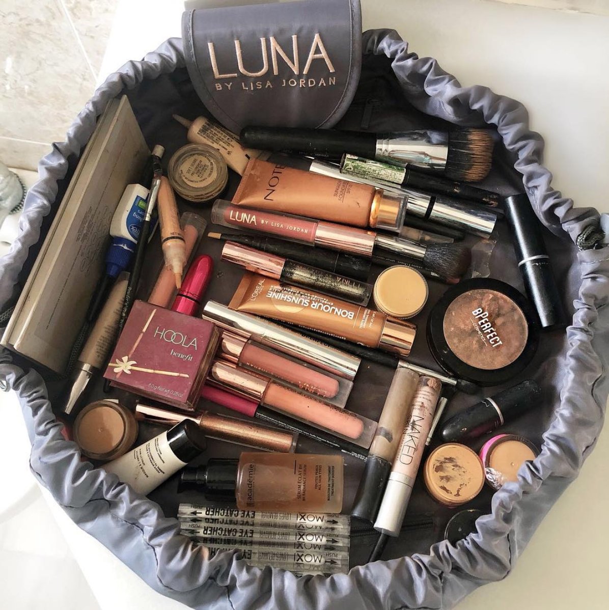 Pack everything you need for a #weekendaway, your #summer #holidays or a few days at your favourite #festival in the <a href="/LUNAbyLisa/">LUNA by Lisa Jordan</a> Magic Makeup Bag! #ElectricPicnic #DayTripper #AllTogetherNow #Summer #Summer2018 #SummerHolidays #Holidays #Weekend #Festival  #FestivalStyle #MUA