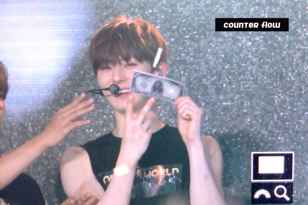 counterflow89's tweet photo. 180715 자카르타 #워너원 #황민현 귀여어어아ㅏ아아아ㅏ아아아아ㅏ아아ㅏㅇ https://t.co/uHVVyywvJl