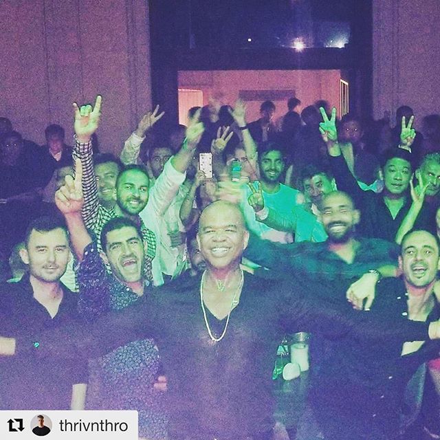 BuzzBoundMed's tweet photo. #Repost @thrivnthro with @get_repost
・・・
Chris Willis killing it in Moscow #buzzbound #music #chriswillis https://t.co/wrxKER4Kdv https://t.co/rXhibQzhsd