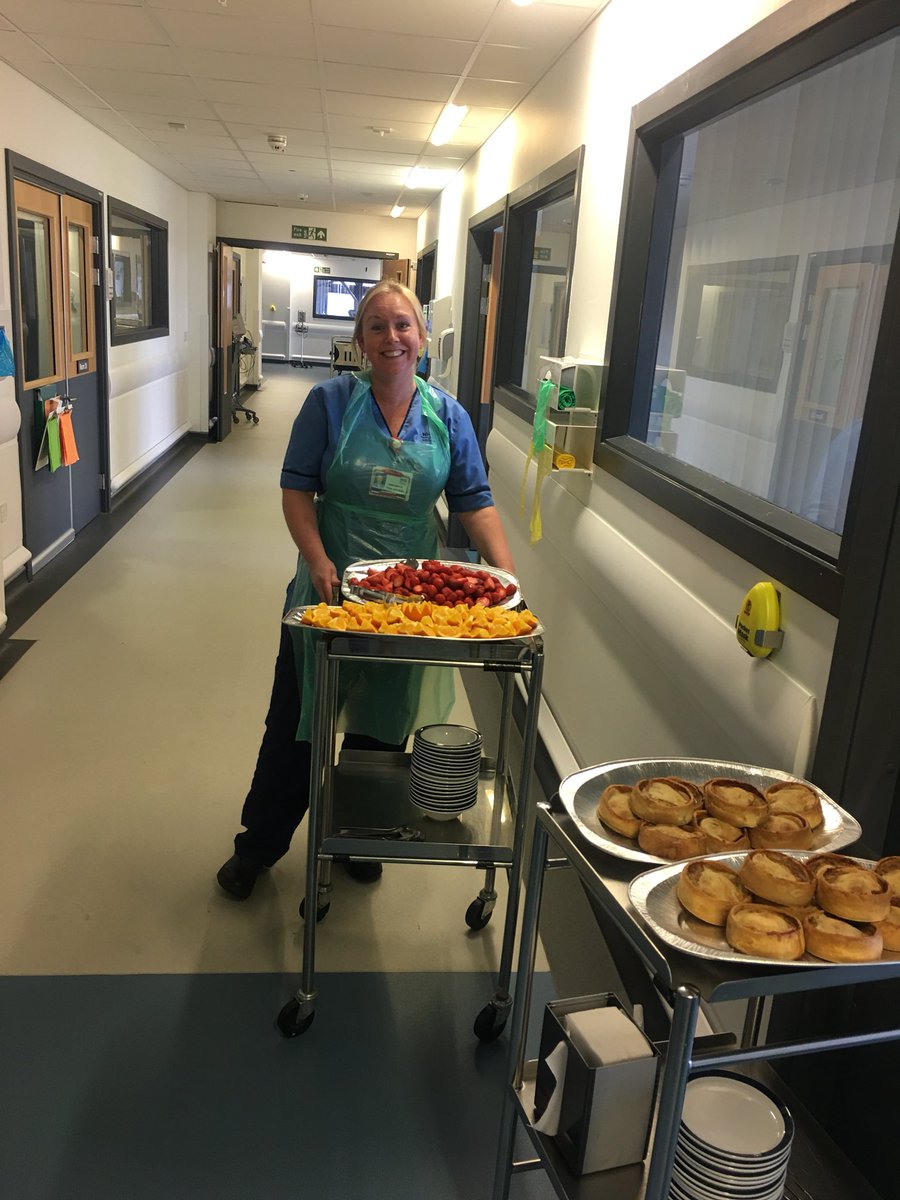 KerryNolan19's tweet image. Ward 112&amp;amp;114 scored a hattrick when they delivered a half time pie &amp;amp; fruit salad to patients to celebrate the end of the World Cup&amp;amp;Wimbledon 🥧🎾⚽️#dreamteam#Teamhaem#teamonc#nhsgrampian#personcentredcare @NHSGrampian @carolyna119 @VonwrightWright @SmithCatzzz @caroline_hiscox