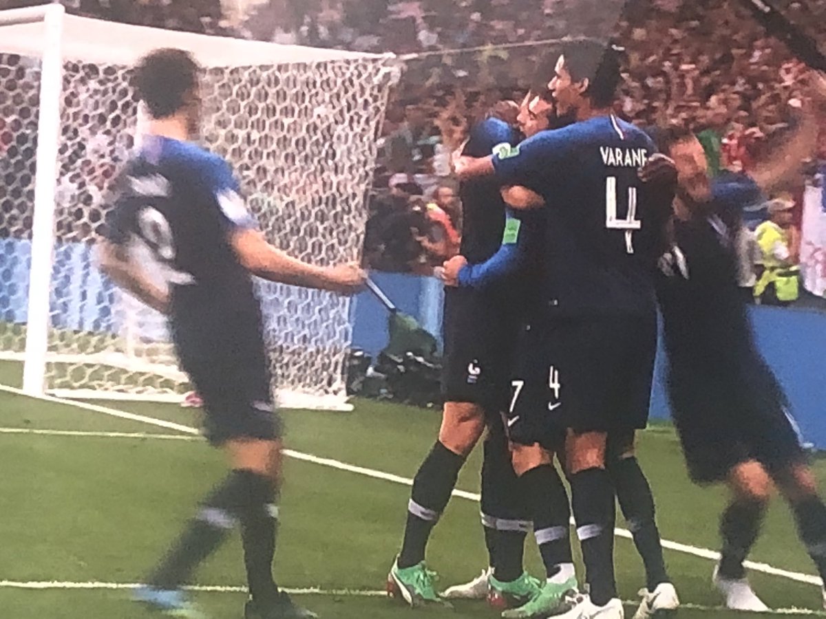 #FRAKRO 2 schandalige fouten van de scheids.  1-0 was geen vrije trap. 2-1 was geen penalty