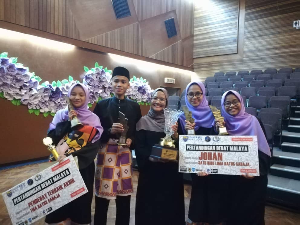 syhmshkr's tweet photo. so proud of u guys. keep on fighting! https://t.co/lzPzHb3z99