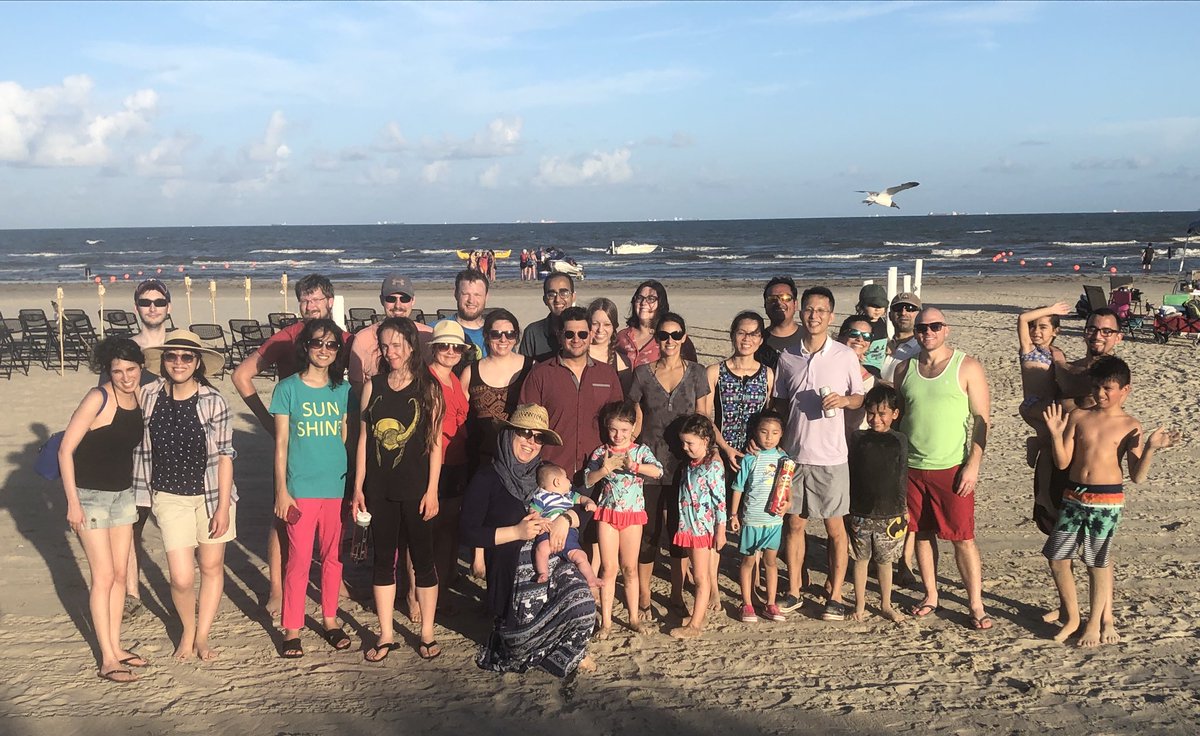 UTMB_Pathology's tweet photo. We had so much fun at our annual Welcome Party for all of our residents and their families! We even got to crash a wedding happening right next to us! 🏖#EastBeach #GalvestonIsland #UTMBPathology https://t.co/Wysz31mUnO