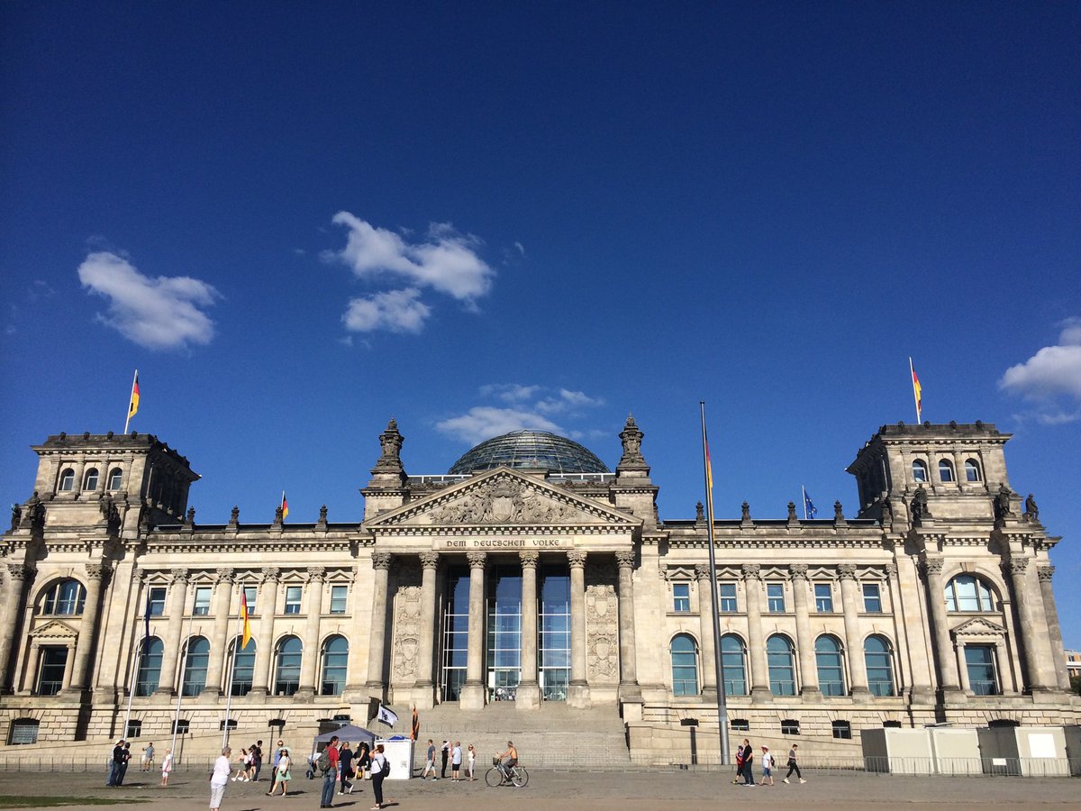 Mr_Ashforth's tweet photo. Beautiful sky above the Reichstag here in Berlin! #Berlintrip https://t.co/xasqSTNxBJ