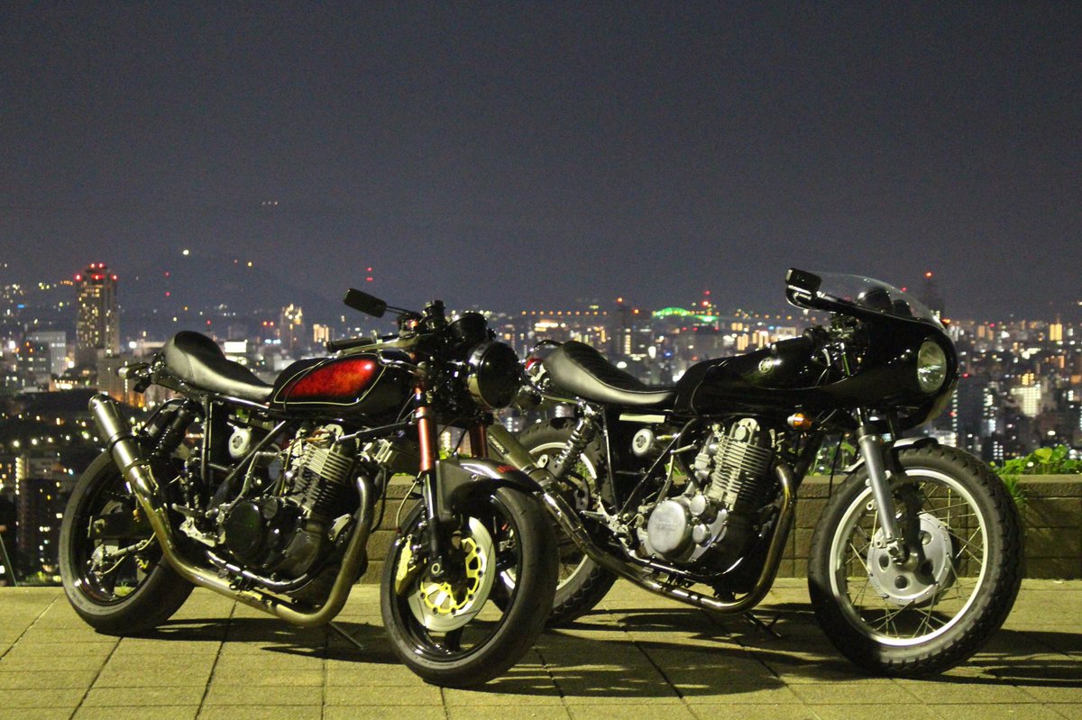 YouziroSR522's tweet photo. ゆうやさん@yuyaSR21 とナイトフォトラン💓
なかなか上手く撮れません…📸
#SR400 #SR500 #SR522 #バイク女子 #カメラ女子 https://t.co/1N83Y4Wm2z