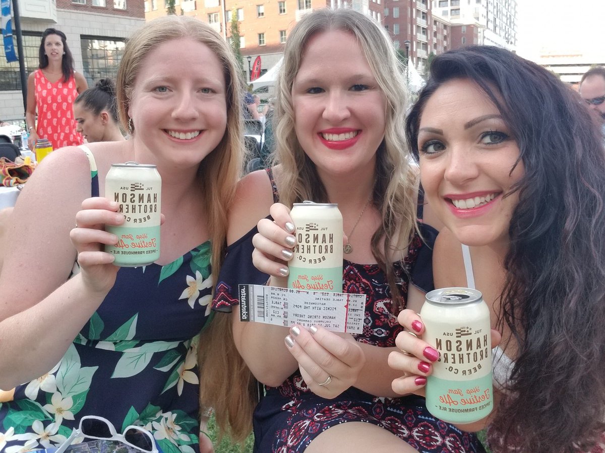 Erinn_Elizabeth's tweet photo. Had a great night last night @ColumbusCommons for @hansonmusic first #HansonStringTheory show! Of course we had to bring our @HANSONBrosBeer beer to enjoy #FestiveAle @ILoveHanson21 @Danielle_Rae_21 https://t.co/B44d0HocT8