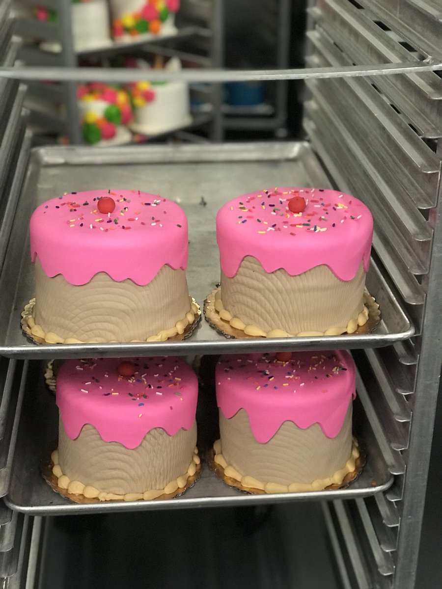 Having a little fun with #cake on #NationalIceCreamDay 🍰 @carlosbakery