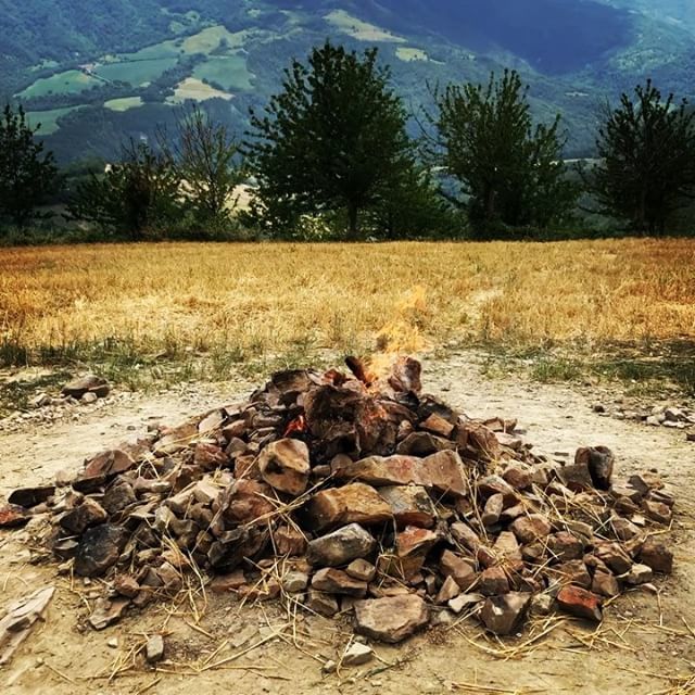 LucaKaizen's tweet photo. @giorgina_fava a due passi dal più piccolo vulcano del mondo! 🌋 🌍 #nature #volcano #adventure #amazing #flames #vacation #trip #summer Watch #Instavideo:https://t.co/rCyX232ZYc https://t.co/7SZhAFp24R