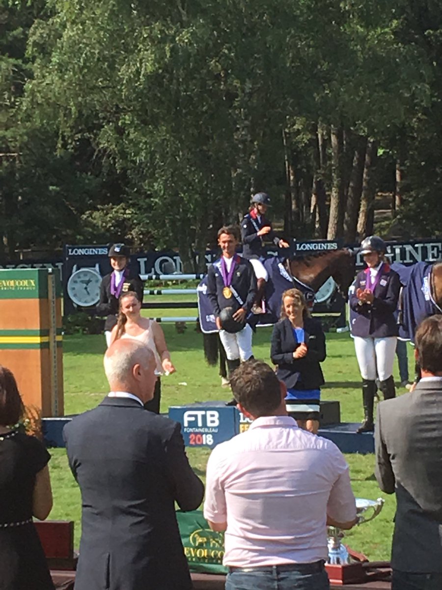 FRA_Equitation's tweet photo. #ChEu #FTB2018 #eventing🥇🥇Deux
médailles d’or pour les Jeunes cavaliers CCE ! En équipe, pour Victor Burtin, Victor Levecque, Thaïs Meheus et Romain Sans et en individuel pour Victor Levecque Bravo 👏👍💪🇫🇷 #allezlesbleus #teamfrance #generation2024 #sport #olympique #gold https://t.co/rFGO7DB16I