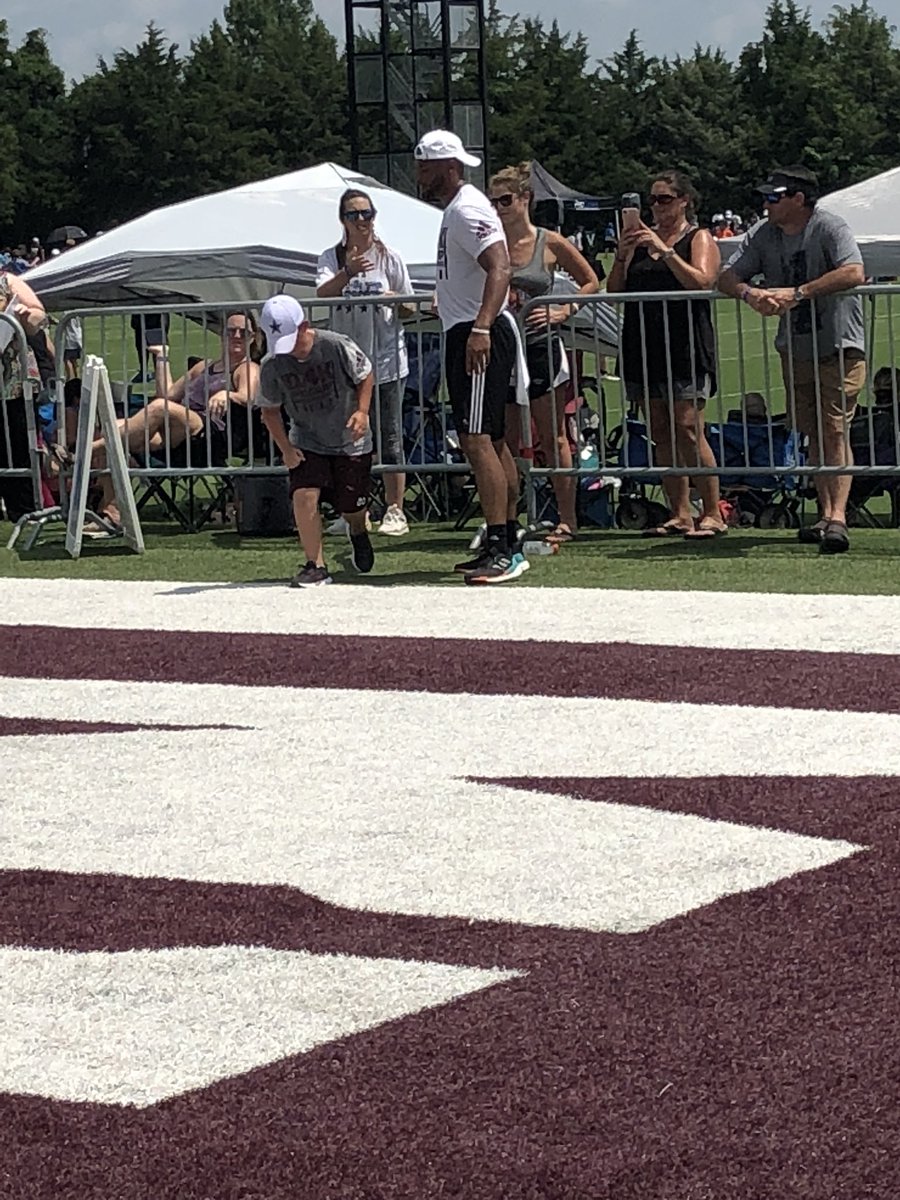 katypacelli's tweet photo. @dak checking in on a hot camper! #Experience @ProCamps https://t.co/CdMWd4X31q