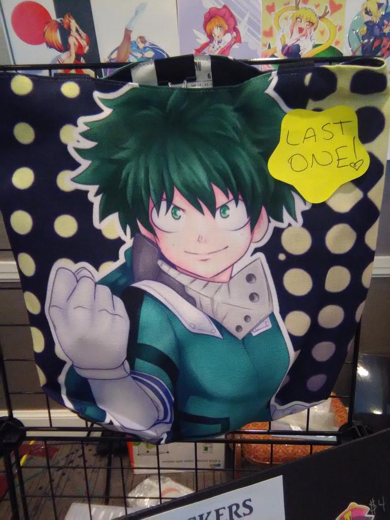 notofozstudios's tweet photo. Day 3! And already down to the last of the bags #DeltaHCon2018 https://t.co/Xf09kxfpxr