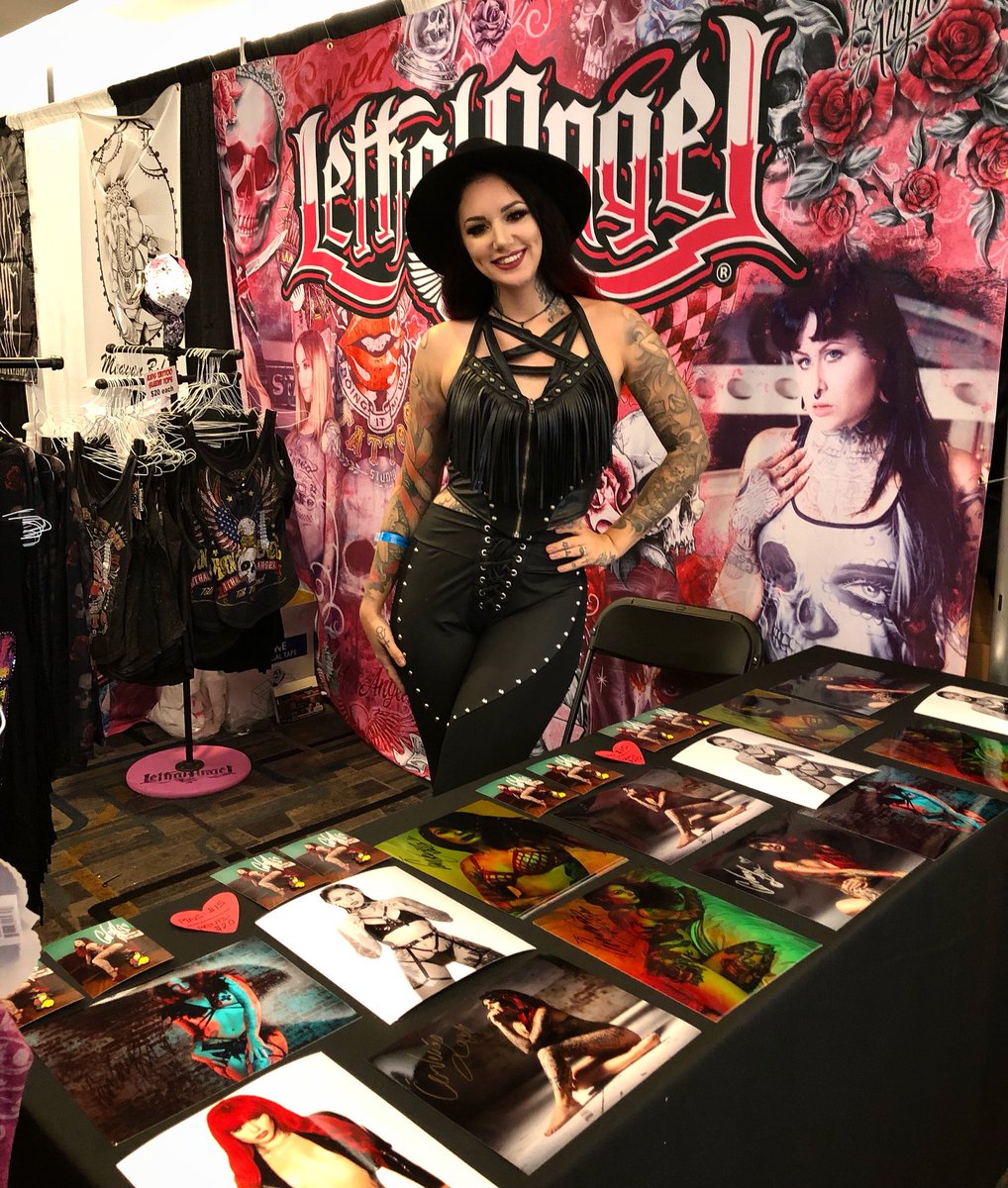 CervenaFox's tweet photo. NYC - I’m at @NYEmpireExpo today at booth number 17B (1st floor) with #lethalangel selling signed prints and selling all these fab tees/hoodies/hats!!! I’ll be here till closing time 🗽🇺🇸❤️ https://t.co/9LiGE1MBMk