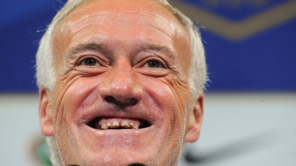 Það vita ekki margir að þjálfari Frakka er líka tannlæknir.