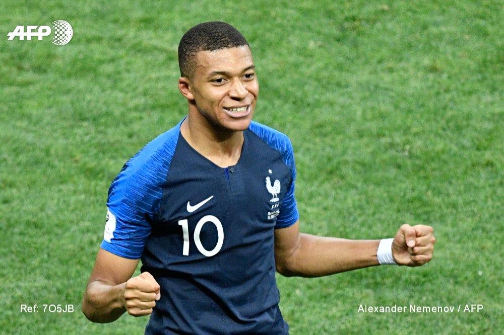 planeteasmfr's tweet photo. La prophétie s'est réalisée !!! ⭐️⭐️
L'@equipedefrance a remporté son 4ème titre majeur et pour la 4ème fois, c'est un joueur formé à l'@AS_Monaco qui a marqué le dernier but tricolore de la finale
#Euro1984 Bellone
#CM1998 Petit
#Euro2000 Trezeguet
#CM2018 Mbappé https://t.co/pG4QkTTYj1