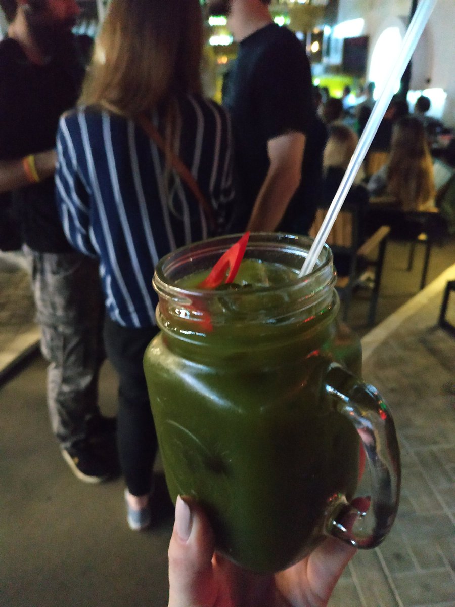 GreenHildr's tweet photo. Открытие дня: щавелевый коктейлик. Такой же кислый, как игра Хорватии, но вкусный, зараза https://t.co/DS0EhLpBe4 https://t.co/ibTccAxuEJ