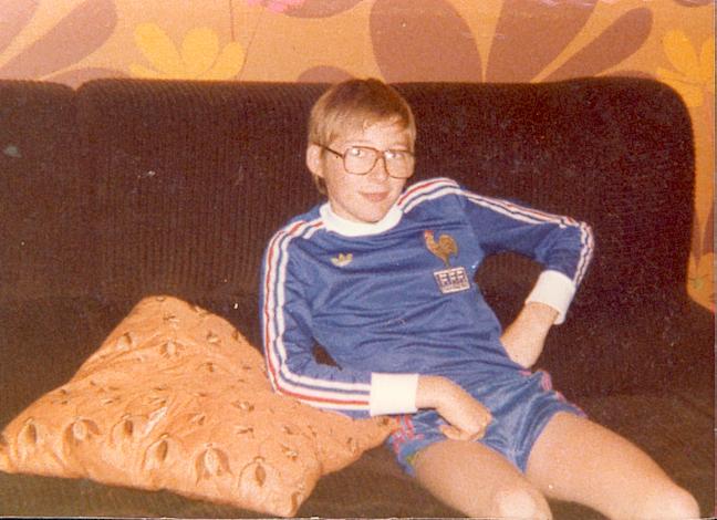 ASNLstory's tweet photo. #CM2018 Si en 1978 on avait dit à ce gamin de 12 ans avec son maillot #CM78 que la France gagnera 2 Coupes du Monde 20 ans et 40 ans plus tard, il ne l'aurait pas cru ! #CHAMPIONDUMONDE #FIER #AllezLesBleus https://t.co/UqBl1Mkgob