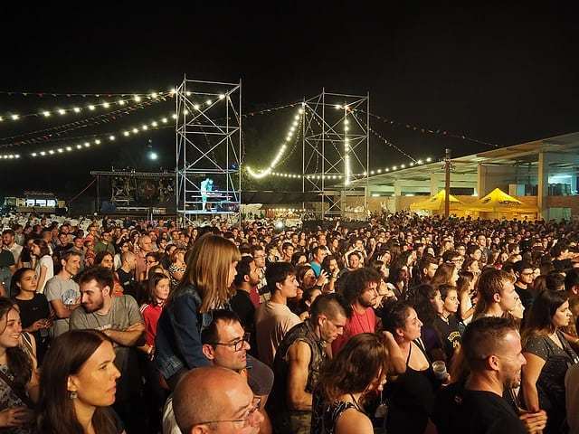 LluisAgea's tweet photo. "M'agrada que els plans surtin bé" #Paupaterres #Tàrrega #músicaenviu. Foto: @miquimiqui23 https://t.co/hvd8998nah