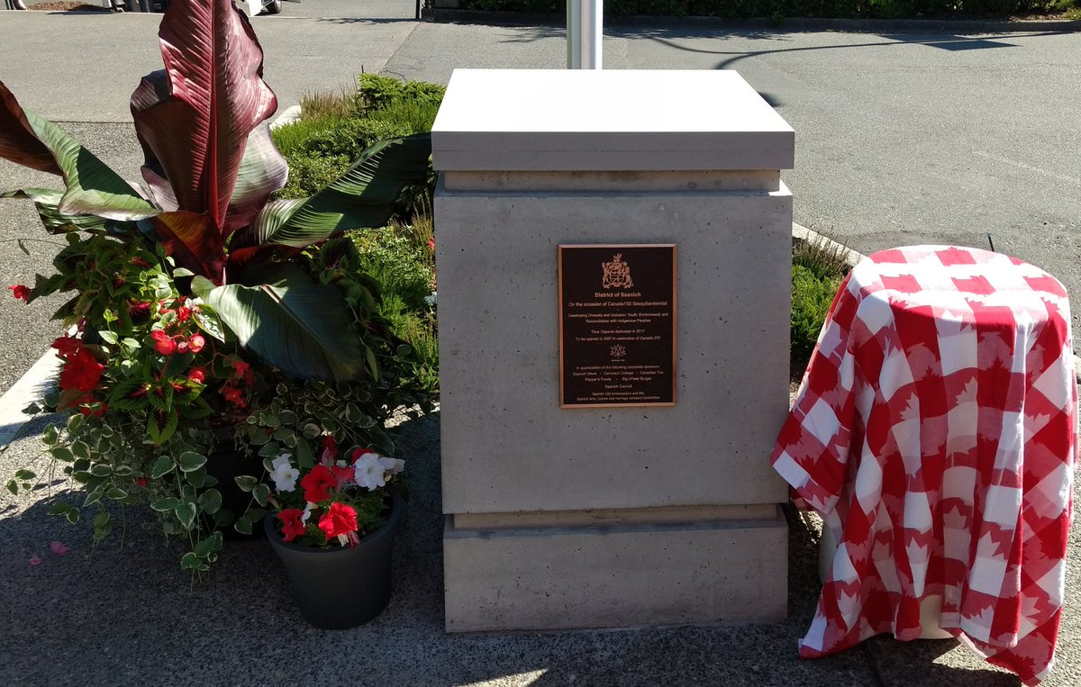 saanich150's tweet photo. Hmmm, we wonder what could possibly be under the checkered cloth?? Come join us for the #Canada150 #Saanich150 time capsule installation at 11am, and find out! 😉 https://t.co/xHDZHZyfJ4