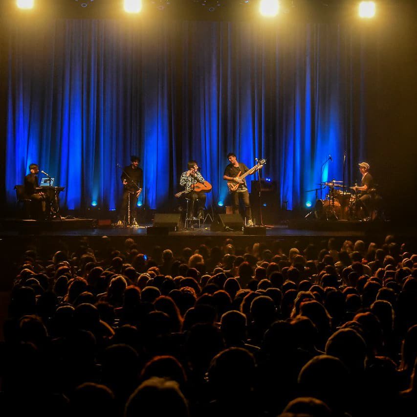 NahuelPennisi's tweet photo. Lo vivido anoche en el @GranRivadavia , fue sin dudas, una caricia al alma, un torbellino de emociones. Estoy profundamente agradecido por tanto cariño recibido. Me sentí muy amado en la presencia de cada uno de ustedes. Infinitas gracias! Que viva la música hoy y siempre!!! https://t.co/eChzQNhilO
