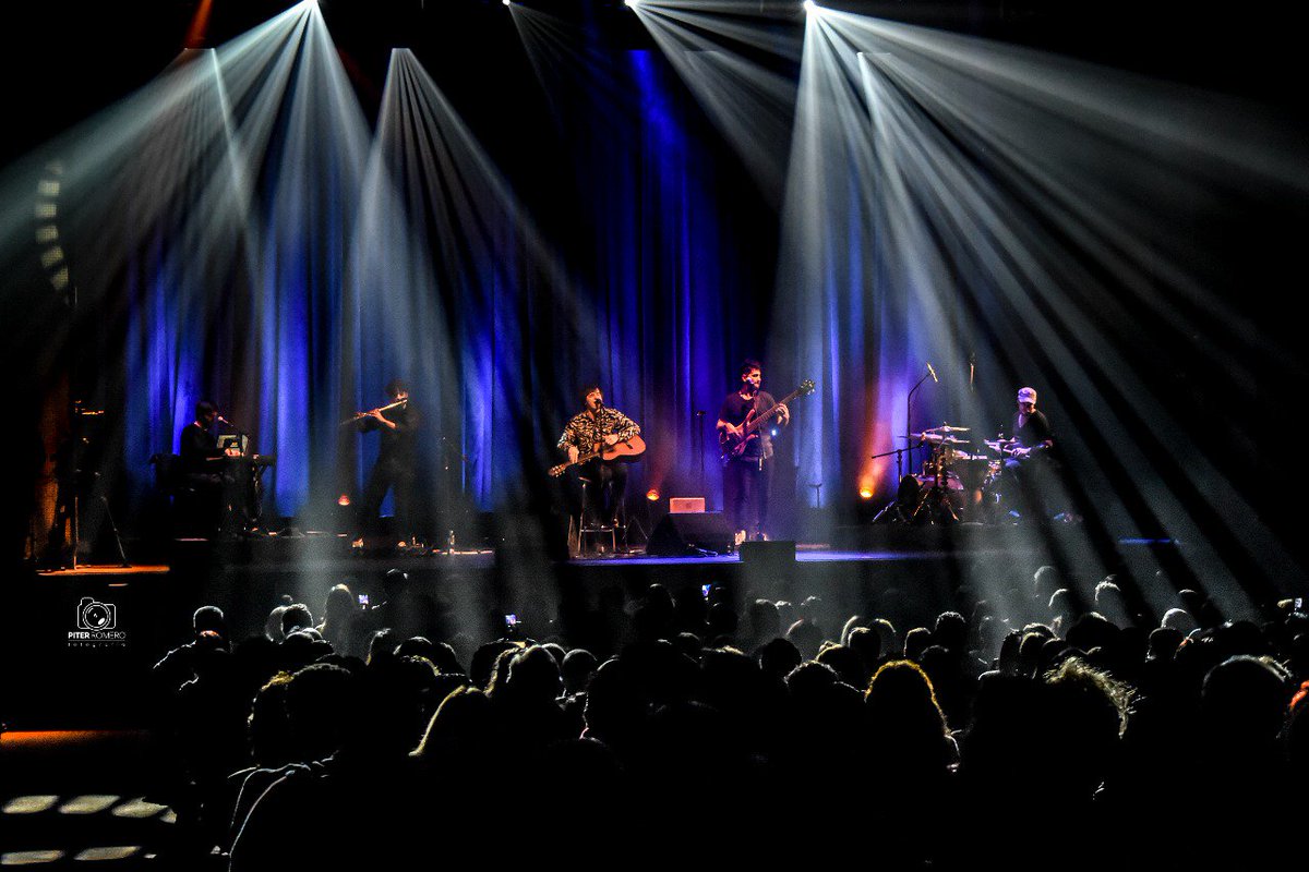 NahuelPennisi's tweet photo. Lo vivido anoche en el @GranRivadavia , fue sin dudas, una caricia al alma, un torbellino de emociones. Estoy profundamente agradecido por tanto cariño recibido. Me sentí muy amado en la presencia de cada uno de ustedes. Infinitas gracias! Que viva la música hoy y siempre!!! https://t.co/eChzQNhilO