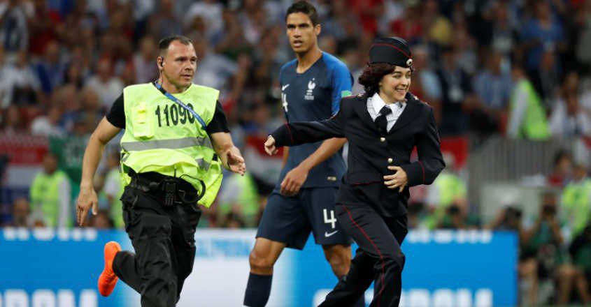 VersusGlobal's tweet photo. Congratulation to France who is now the FIFA 2018 World Cup Champion ! And to the beautiful pitch intruder too, thanks to everyone who participated in our Prediction Games at https://t.co/JuTSFuBS97 
#versus #ChangeTheGame #ICO #blockchain #intruder #Pitchinvasion #FIFA #football https://t.co/ccsdh2ZUAh
