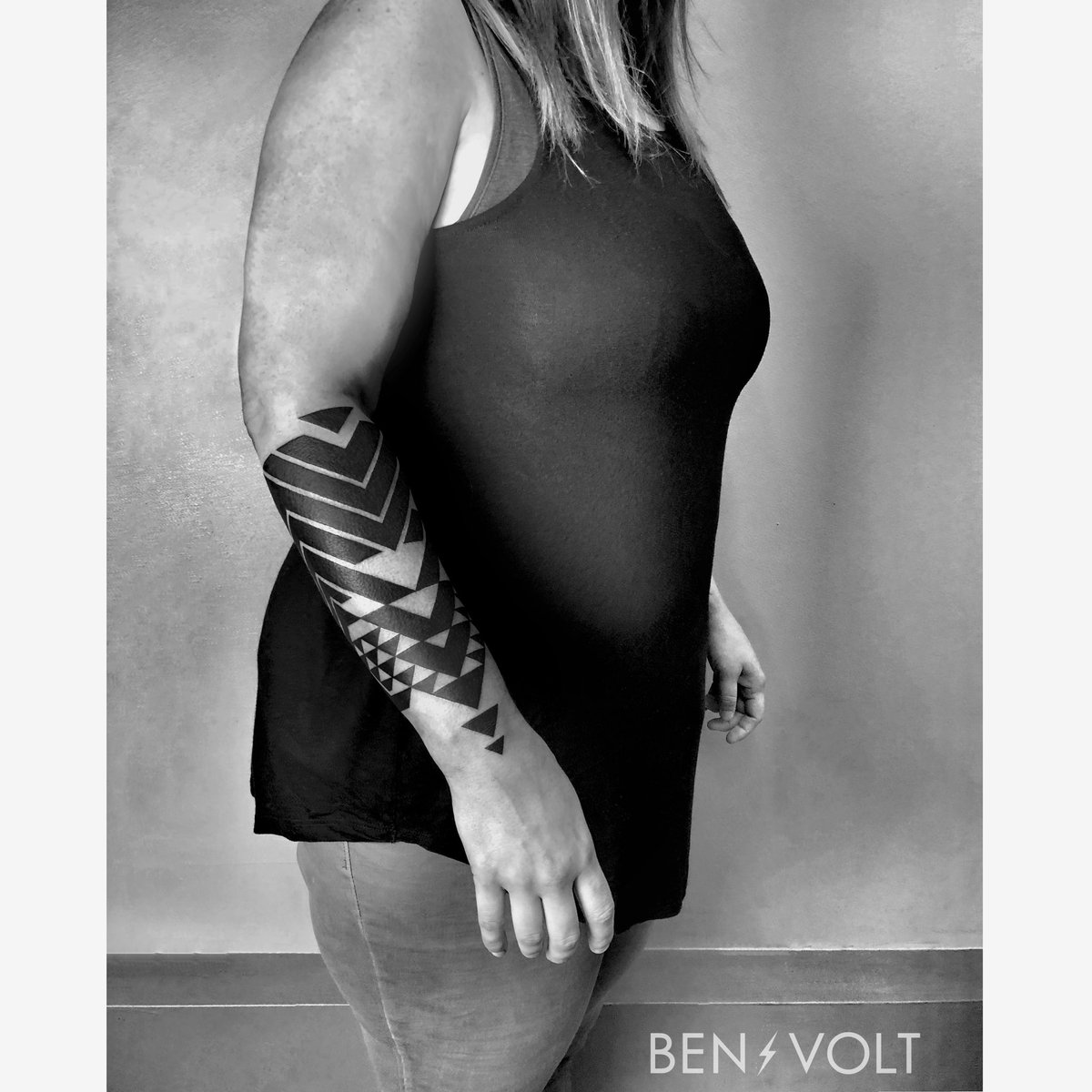 benvolttattoo's tweet photo. A flowing triangular adornment for Abby. Thanks so much! #benvolt #blackwork #tattoo #tattoos #graphicdesign #form8tattoo #sanfrancisco https://t.co/V8TMZHme6m