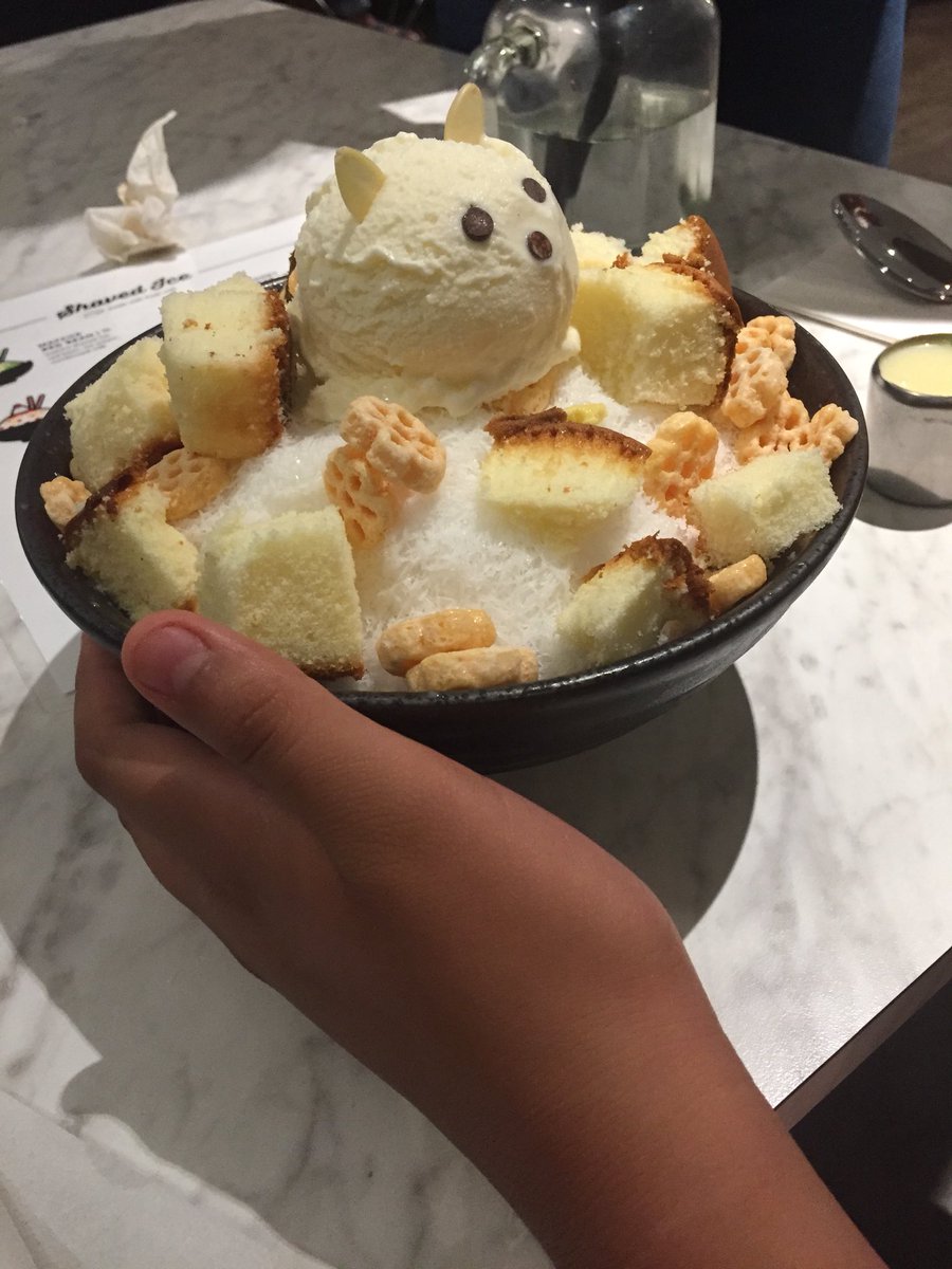 AmyRapada's tweet photo. Honey Bear! Thank you for this creation Cafe Sixteen! @CafeSixteen https://t.co/jqhF2iilH4