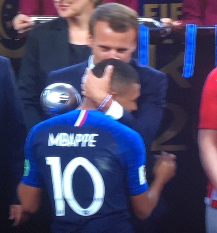 MereteBuljo's tweet photo. Dream your life
Live your dream

@KMbappe 🤴🏾💙🇫🇷

#FRACRO ⚽️⚽️⚽️⚽️ - ⚽️⚽️

#OnEstLesChampions 🏆🌟🌟
#FifaWorldCup2018 #WorldCup 
#MerciLesBleus @equipedefrance 🙏🏻
#ChampionDuMonde 
#Generation98 #Generation18 https://t.co/rNw4Tj9oB7