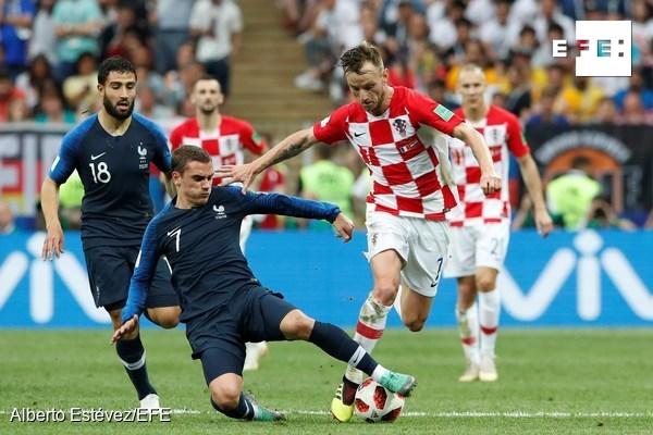 EFEdeportes's tweet photo. 📸 Griezmann mejor jugador de la final https://t.co/3em8T95TcG #Rusia2018 #FRA #FRACRO https://t.co/L4XdXeVps7