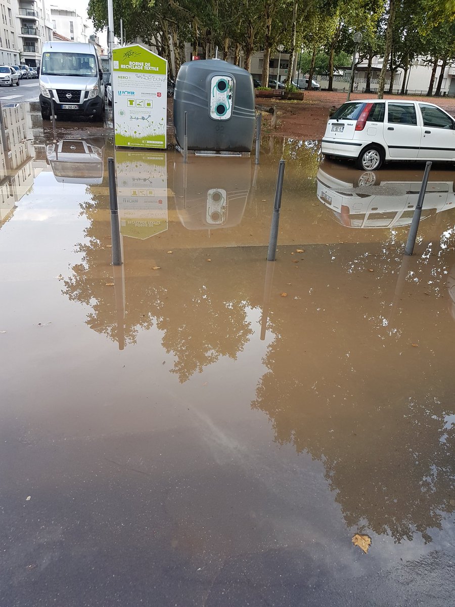 Franck Chavet On Twitter Si Si C Est Bien Une Rue Pour Les Voitures Et Un Lac A Lyon 7eme Place Jean Jaures Apres Chaque Grosse Pluie Un Jour Vous Allez Faire Quelque