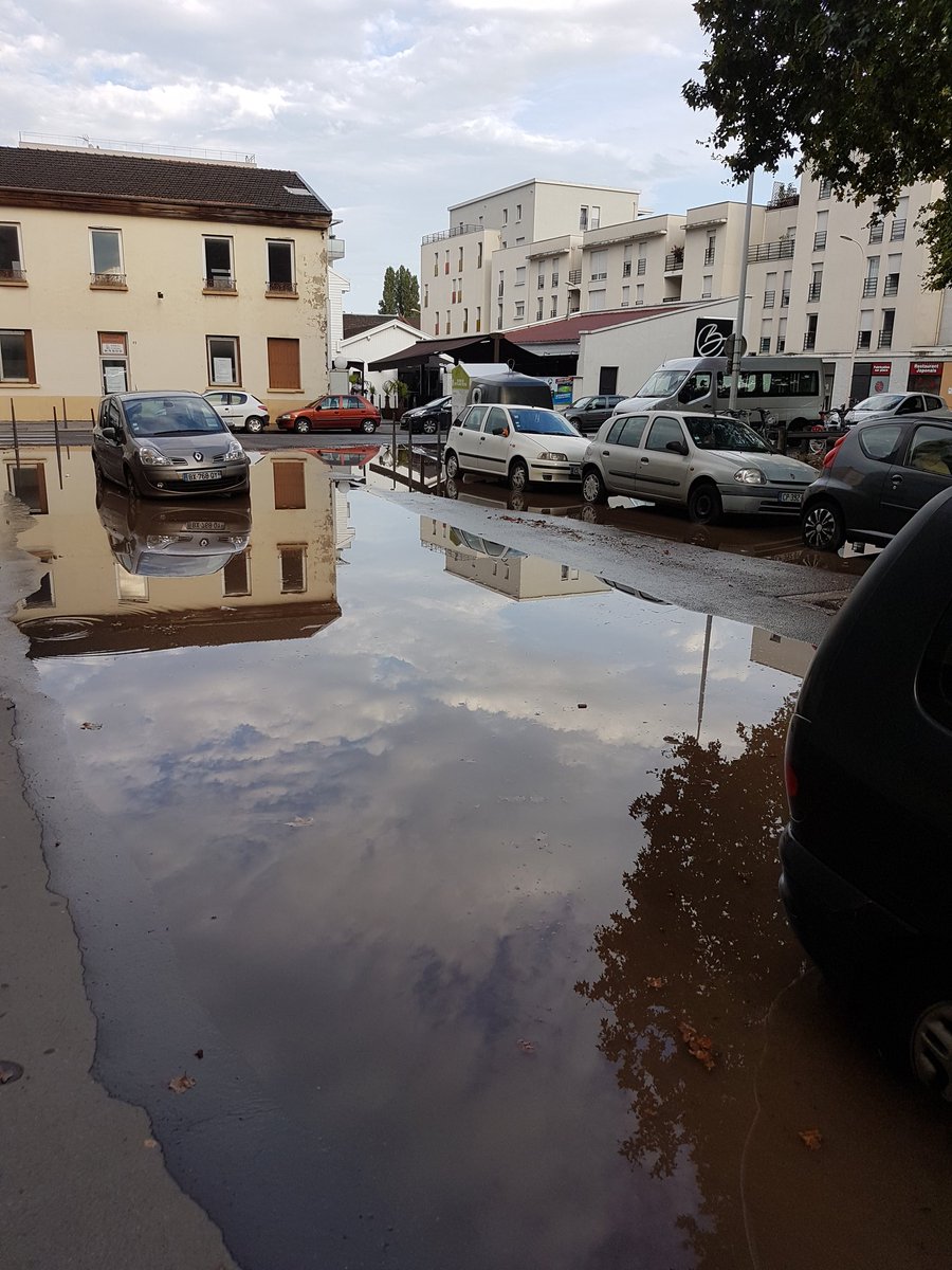 Franck Chavet On Twitter Si Si C Est Bien Une Rue Pour Les Voitures Et Un Lac A Lyon 7eme Place Jean Jaures Apres Chaque Grosse Pluie Un Jour Vous Allez Faire Quelque
