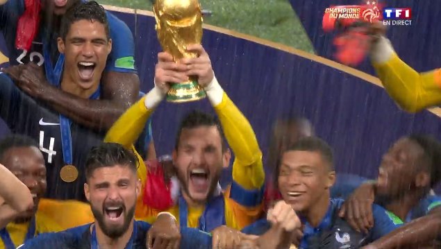 youngpeople_off's tweet photo. Ils sont sur le toit du monde, la France rajoute une étoile à son maillot! Vive la France! Merci les Bleus! 🇫🇷⭐🏆🎉 #France #WorldCupFinal2018 #CDM2018 https://t.co/nzQLvlvrOz