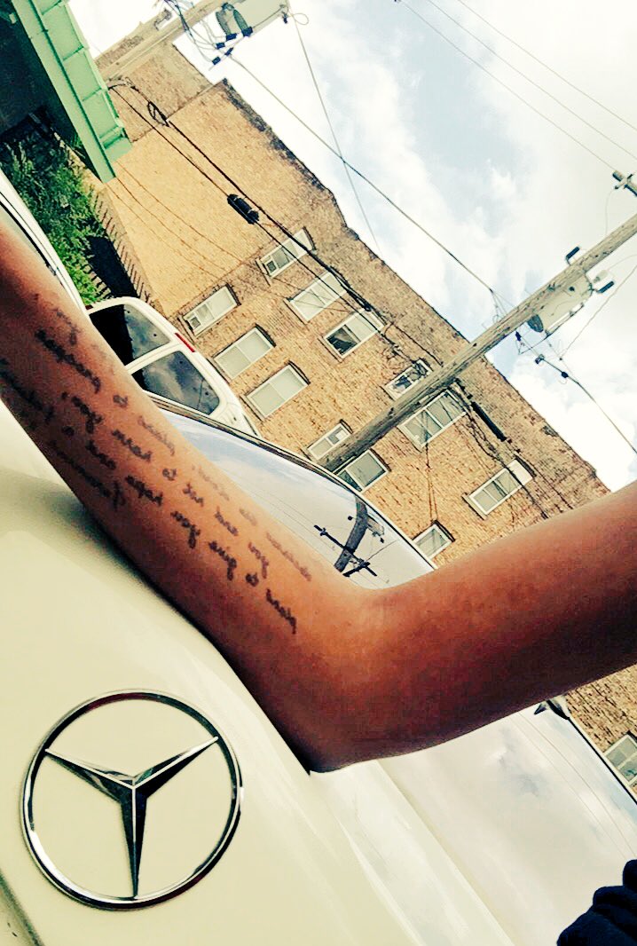 gaptoothluxury's tweet photo. Swerve on the curb it ainโt nothing but a Benz ! #future #MoReala https://t.co/NAbasqHOCj