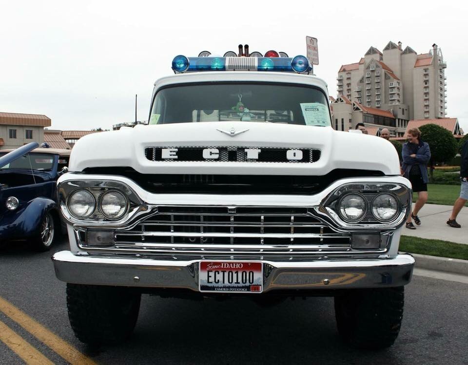 FANEXPOHQ's tweet photo. BOISE: The great @GeekOutlaw is outside with his new ECTO-100 truck, which was just unveiled last month at the Car D'Alene Car Show. Stop by for photo ops and other activities. TAG US in your photos! #WizardWorldBoise
_
Get you BOISE TICKETS here: https://t.co/Jm2t94v4dQ https://t.co/CxxFEsiFJv