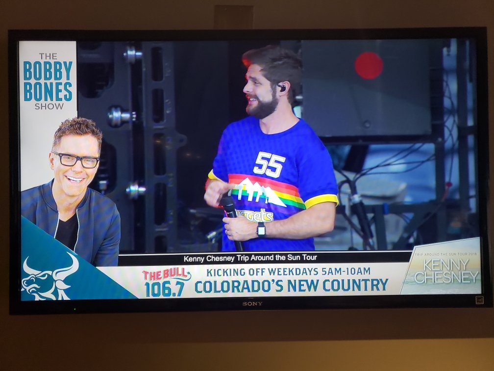 JermaineJude's tweet photo. Look mah.. my art is on the big screens now π
#imtheDesigner @1067TheBullCO x
@kennychesney x @bobbybonesshow https://t.co/fLCaU40Oxb