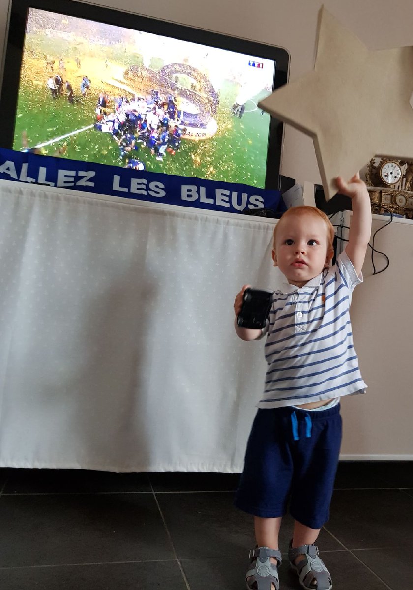 Job_en_Com's tweet photo. #FRACRO #TF1 #CM2018 #2emeetoile https://t.co/irUu94ThCR
