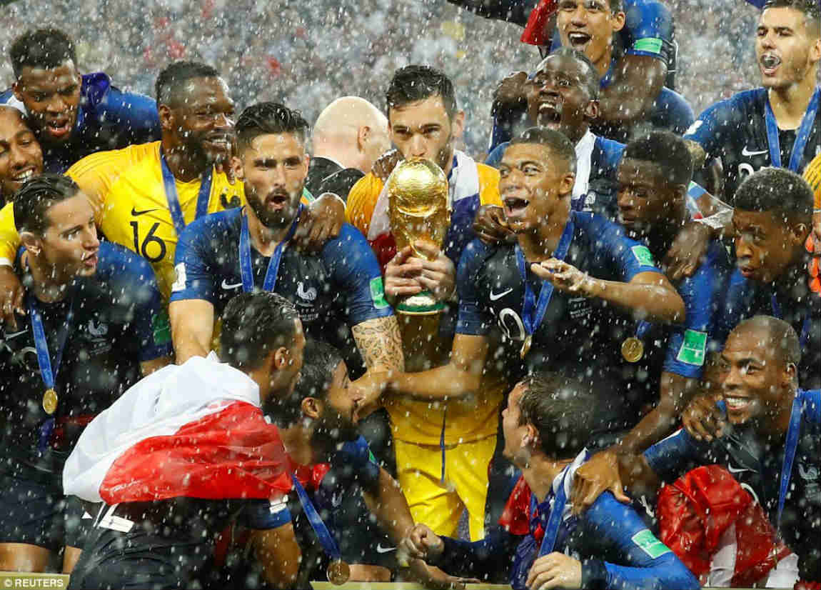 Франция чемпион какого года. Победа Франции на ЧМ 2018. Франция ЧМ 2018 чемпионы.
