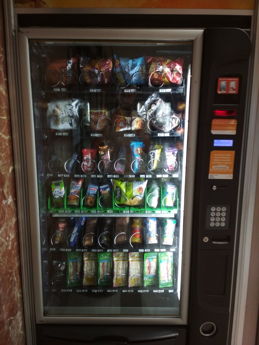Malnutridos's tweet photo. Estoy en el hospital Infanta Cristina de Badajoz y me he acordado de @ChangingVending. https://t.co/bUSIyQOuJB